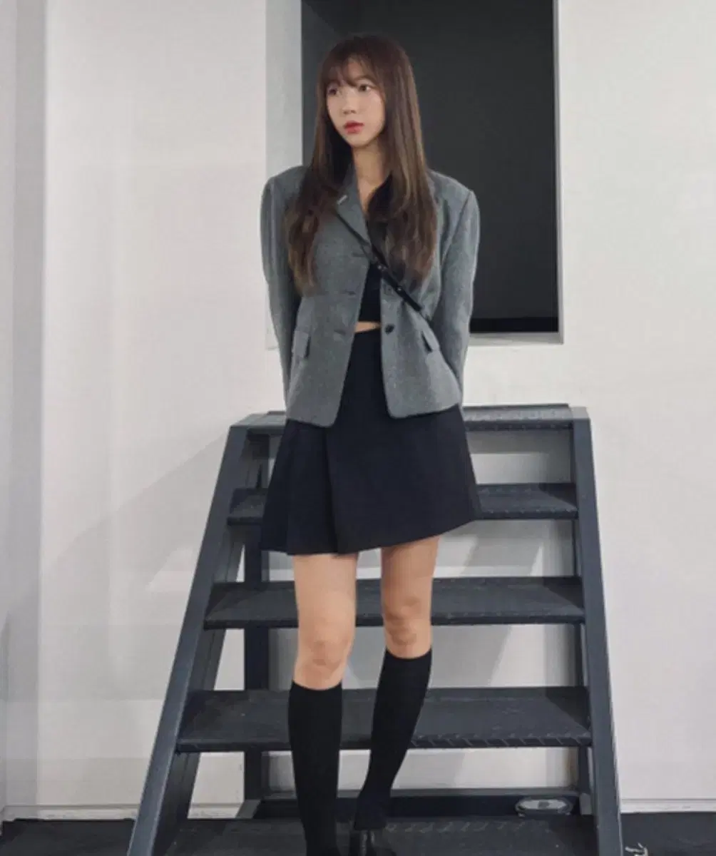 새상품 ) 아위 3-BUTTON CROPPED WOOL JACKET